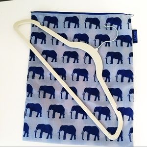 Baggu elephant print XL zip bag